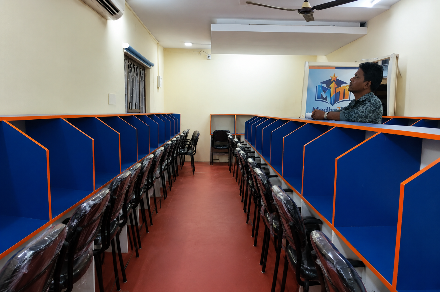 24x7 air-conditioned library with Wi-Fi at MedhaTrix